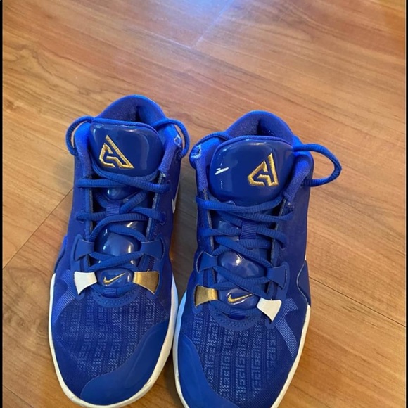 Boys Nike zoom freak basketball shoes - Picture 3 of 3